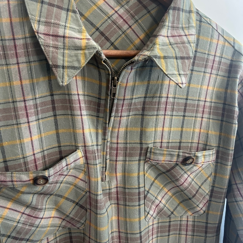 Beautiful Kori sage green plaid quarter zip flannel shirt, unisex size S/M Prep